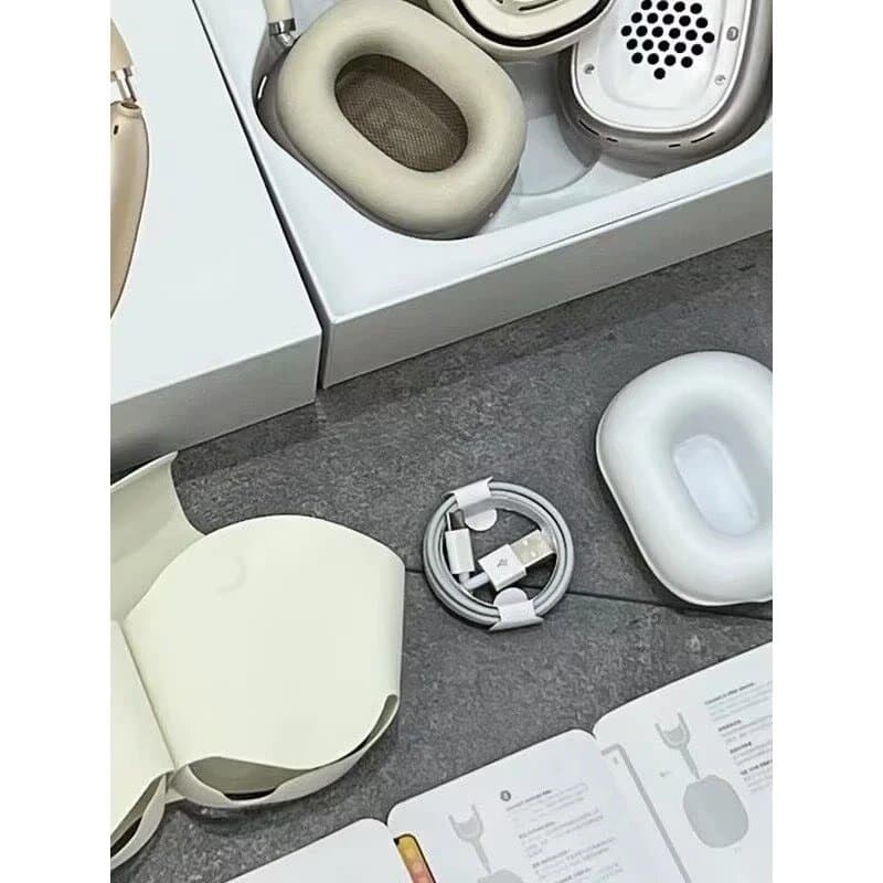 Apple AirPods Max Starlight