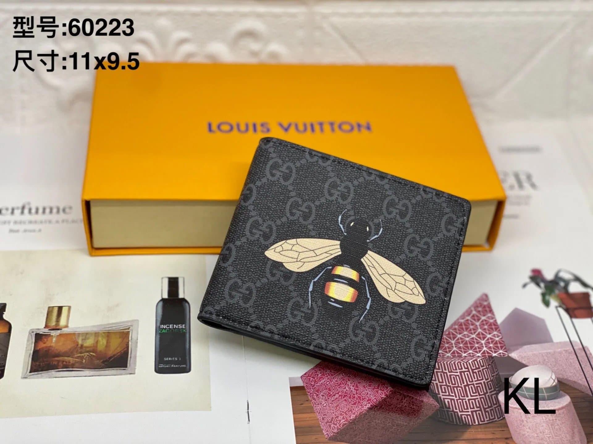 Gucci Bee Print Wallet GG Supreme with Bee Motif