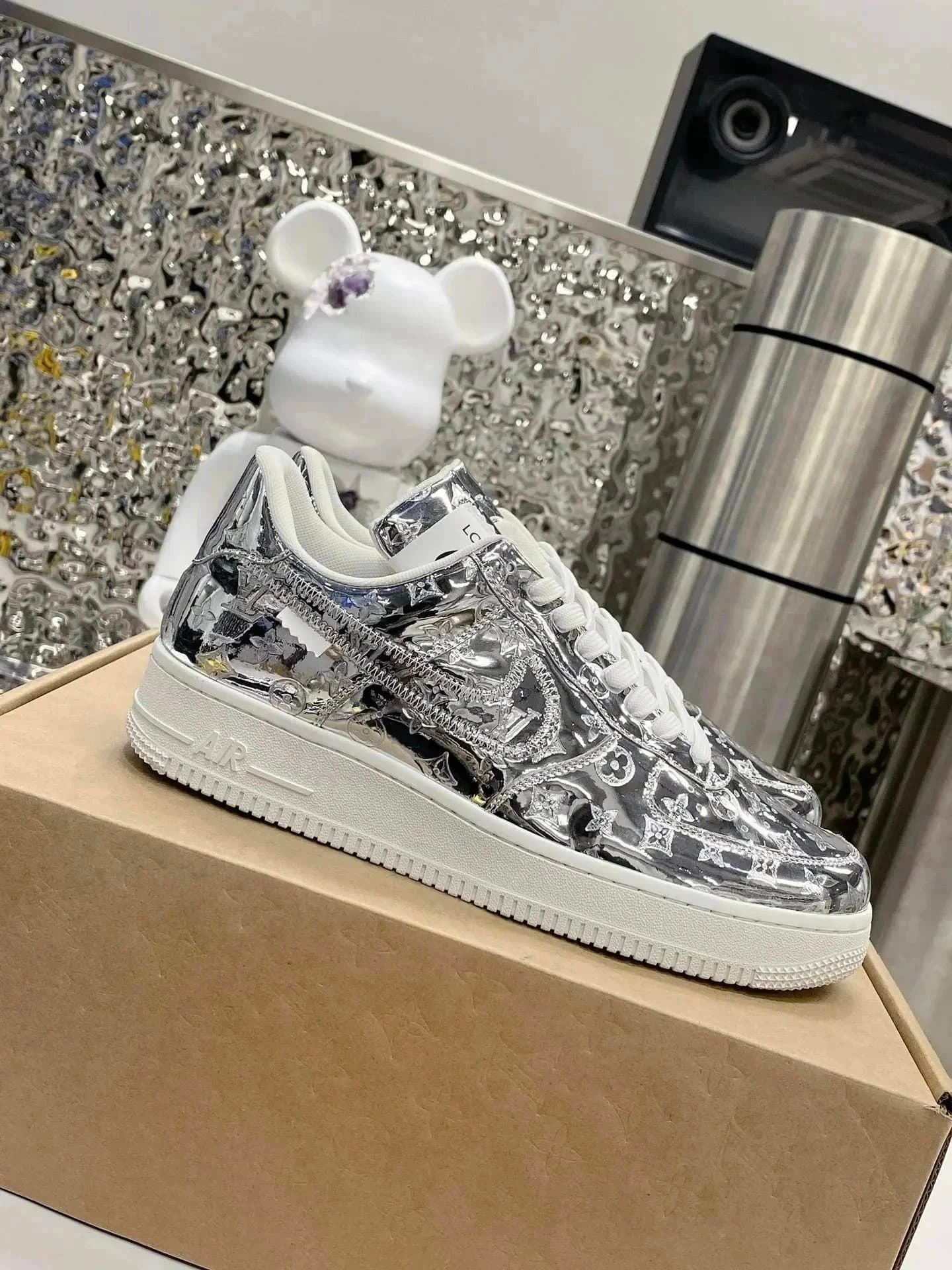 Nike Air Force 1 Low Volt — 25
