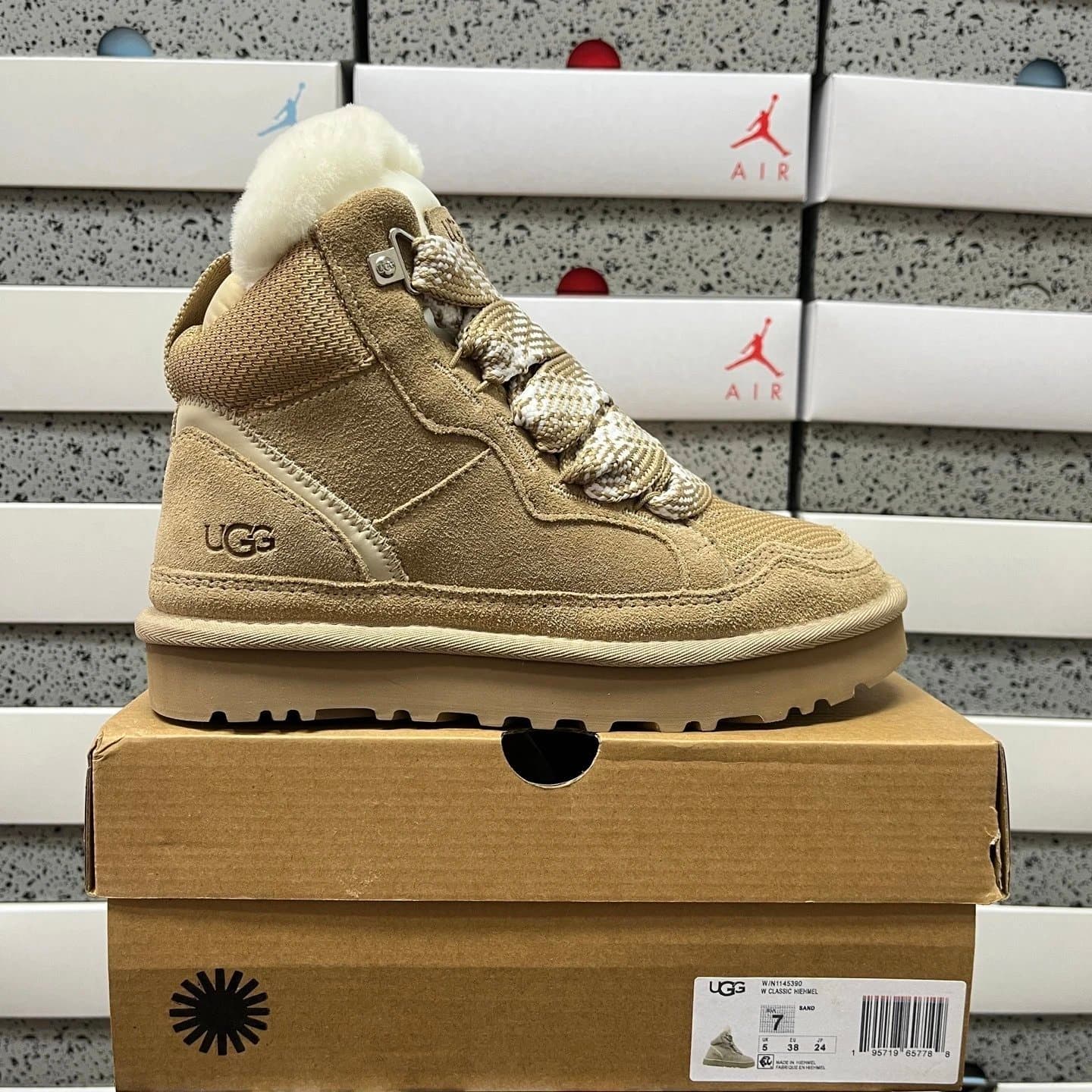 UGG Classic Hielmel Sand