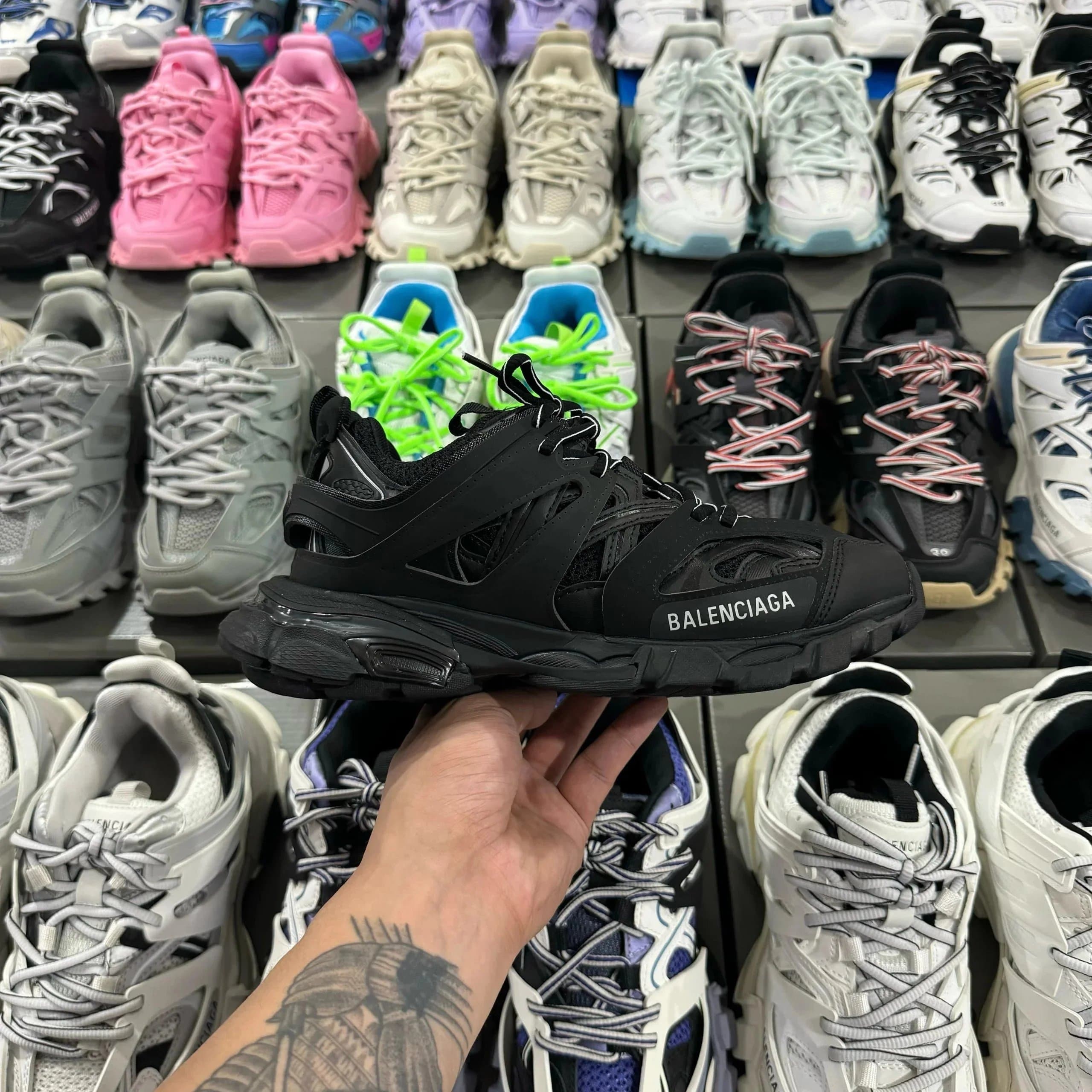 Balenciaga Triple S Lavender — 经典黑
