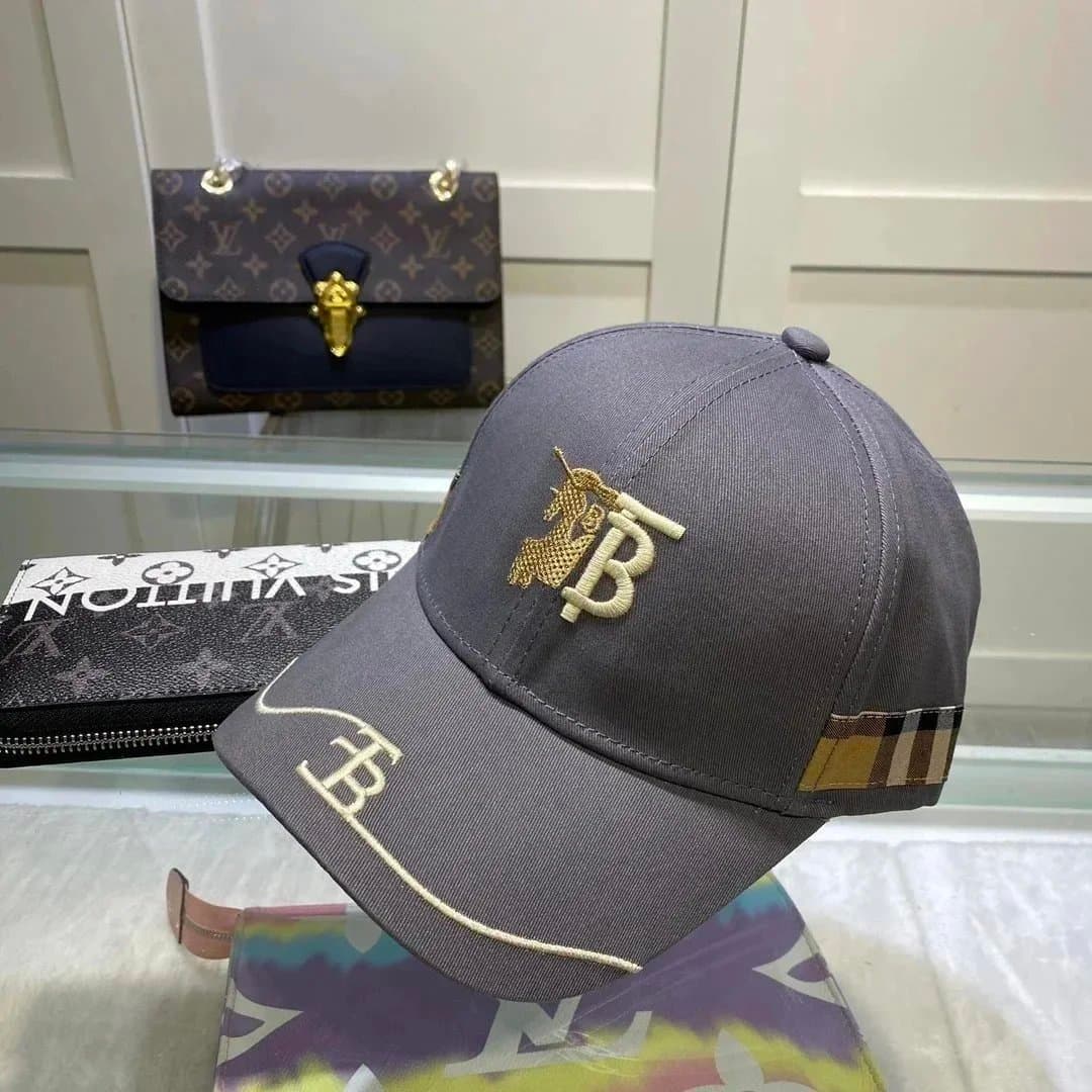 Burberry Ribbed Beanie Logo Patch — 11