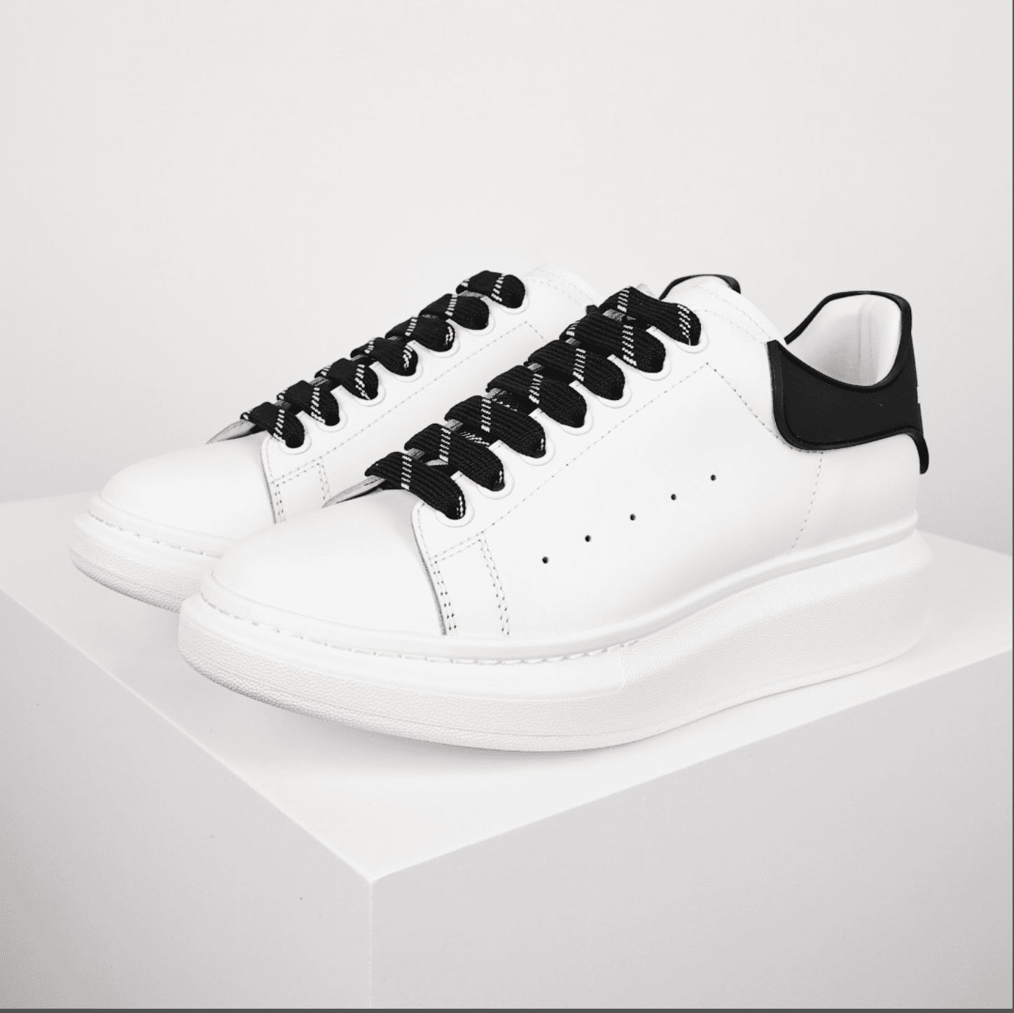Alexander McQueen Oversized Sneaker White/Black