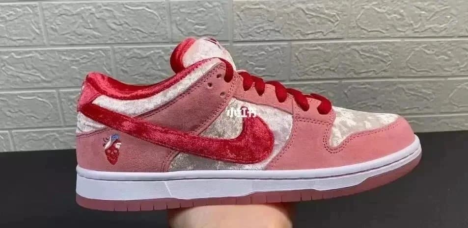 Nike × Travis Scott Dunk Low Valentine's Day