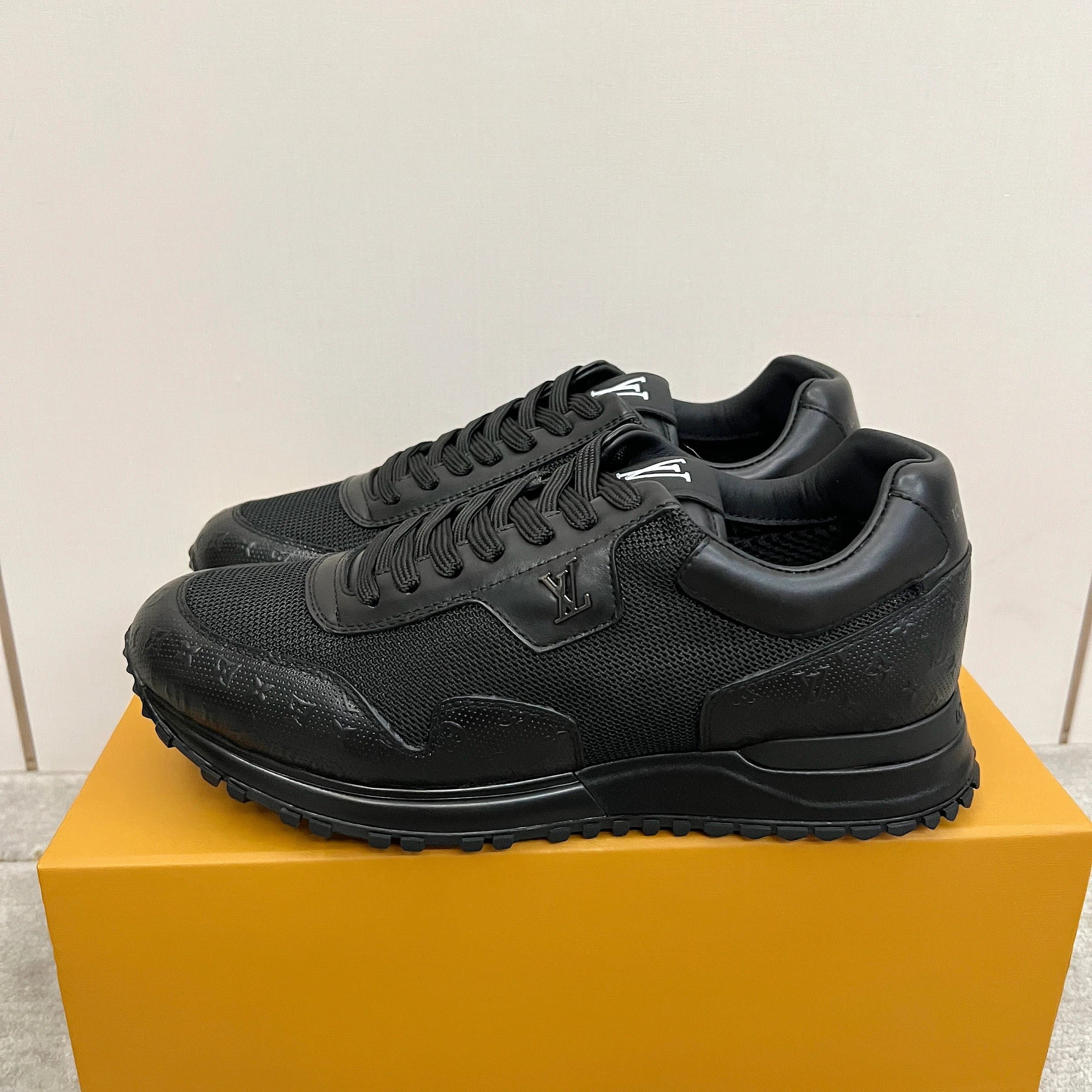 Louis Vuitton LV Runner Monogram Eclipse — ER4