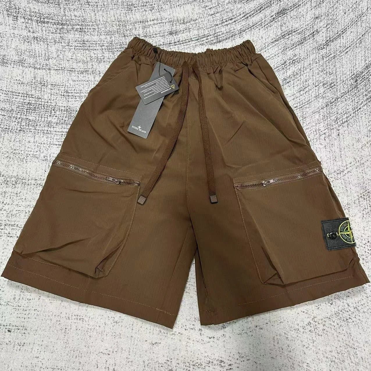 Stone Island Cargo Shorts Logo Patch — 06