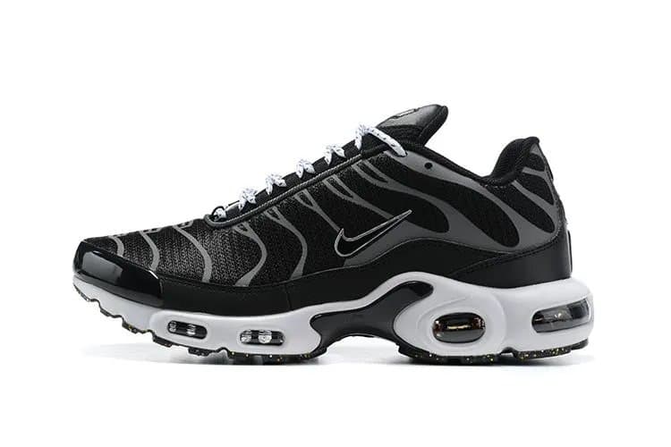 Nike Air Max Plus Triple Black