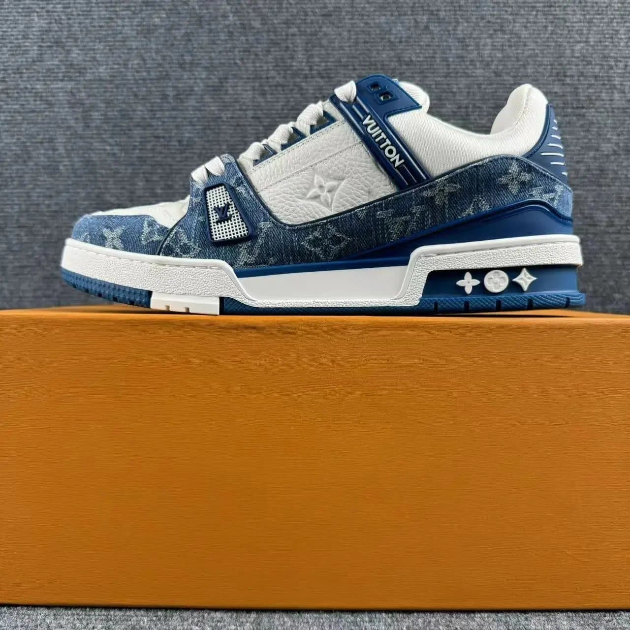 Louis Vuitton LV Trainer Monogram Leather — 蓝牛仔