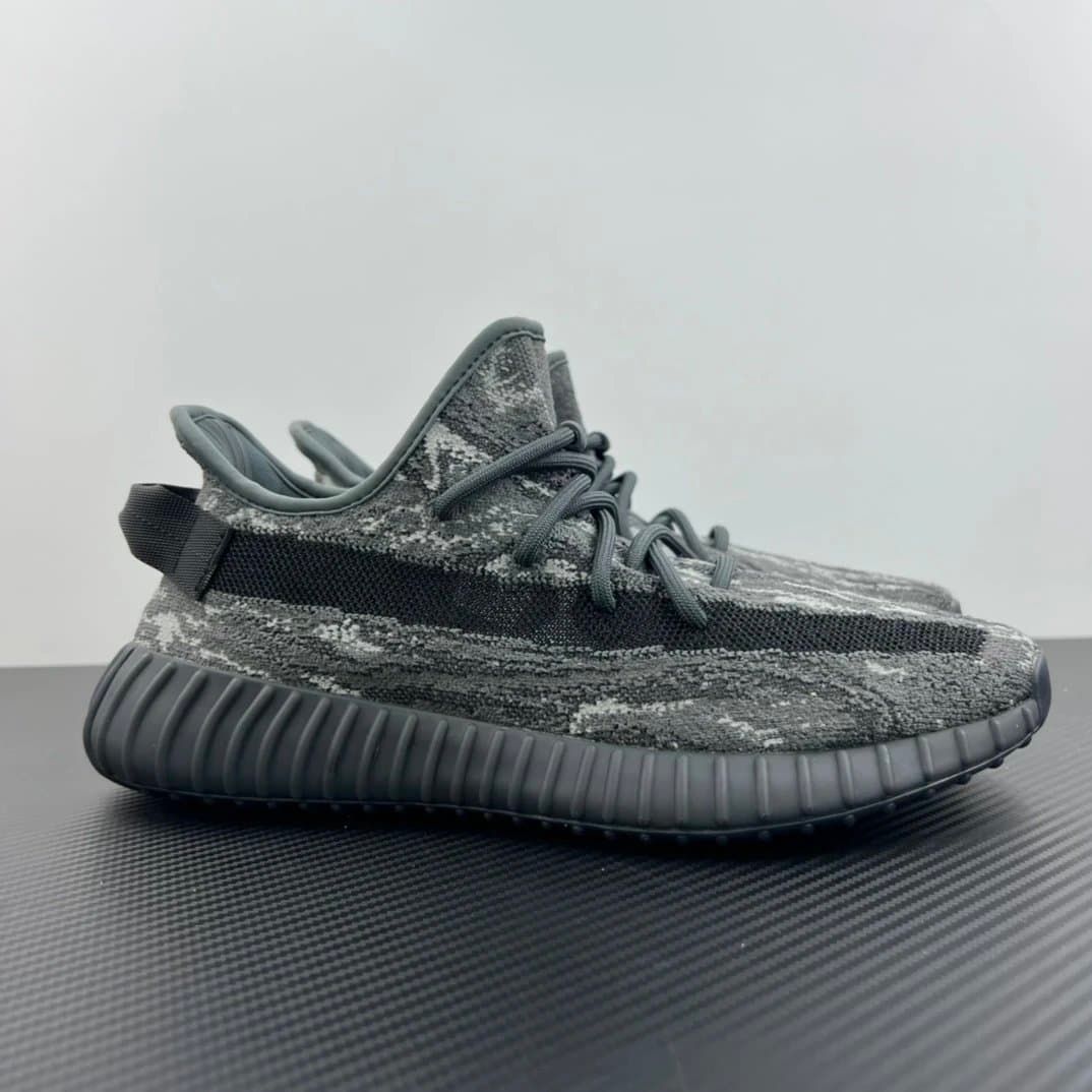 Yeezy Boost 350 V2 Zebra