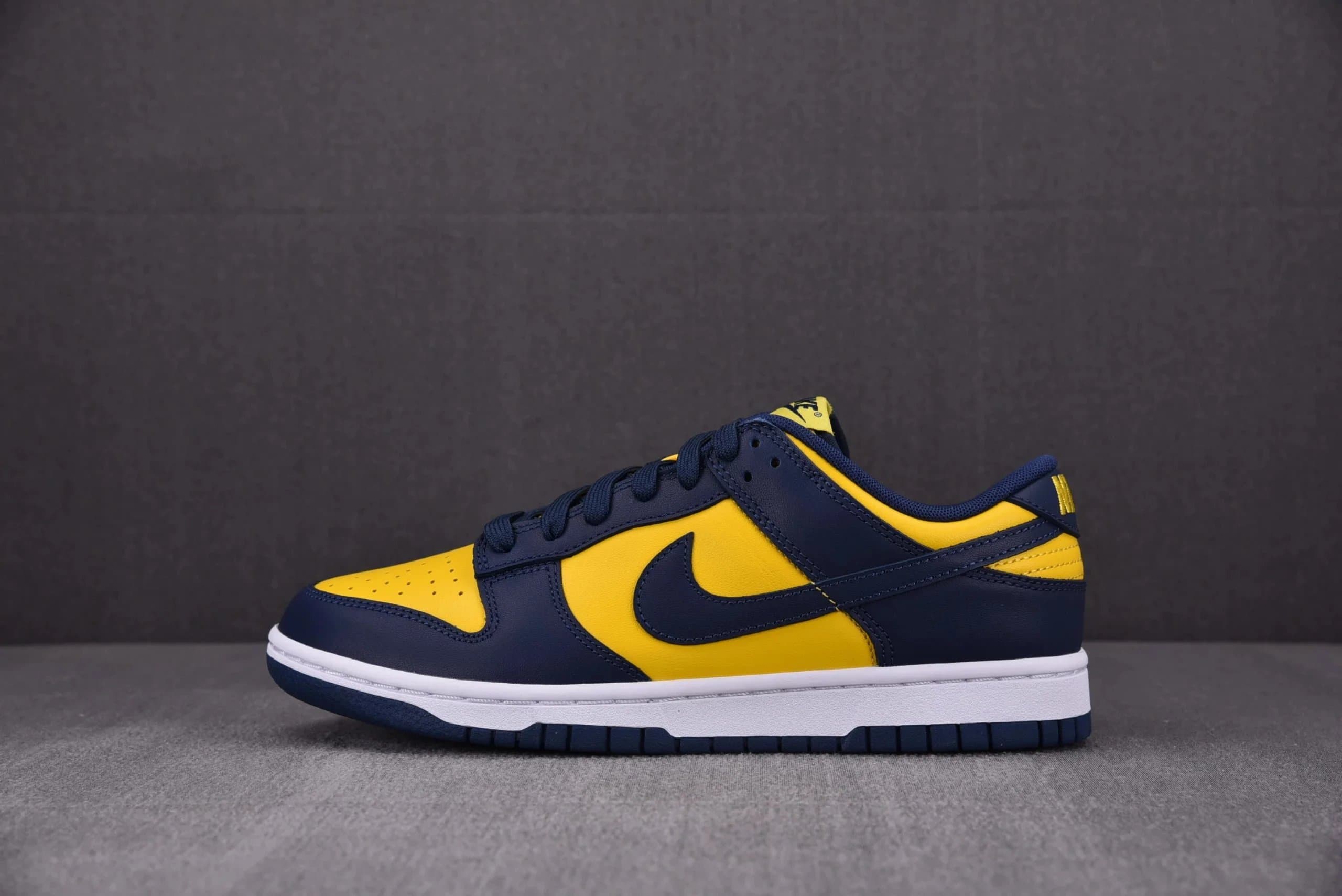Nike Dunk Low Michigan