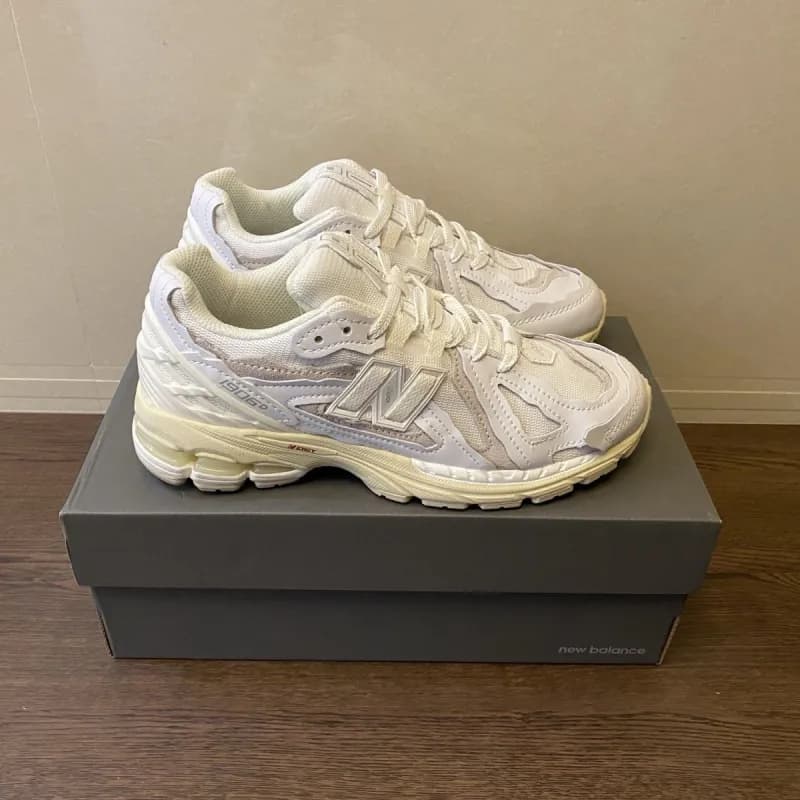 New Balance 1906R Cloud White