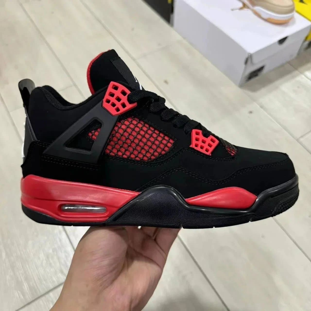 Air Jordan 4 Bred