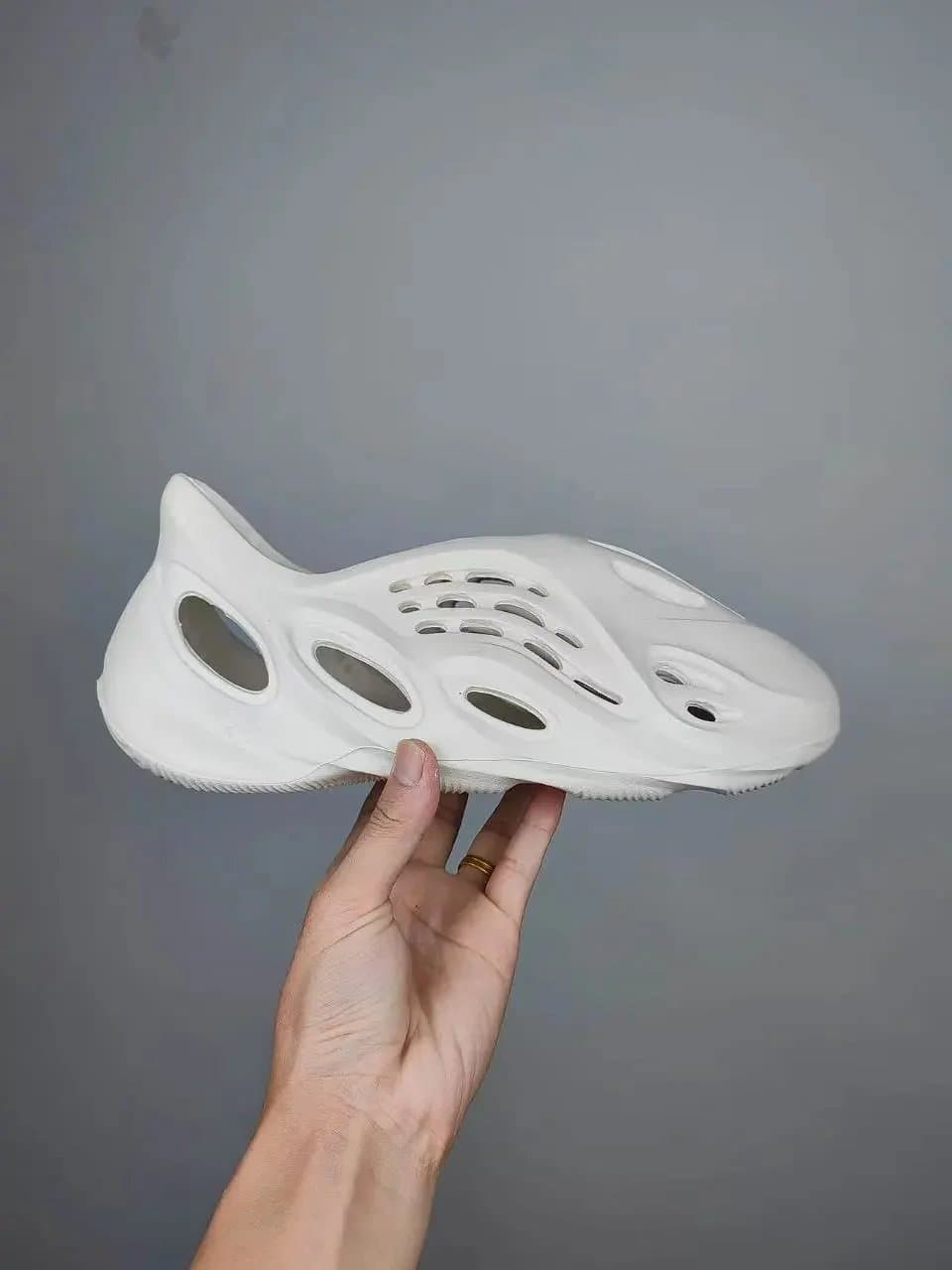 Yeezy Foam Runner Bone