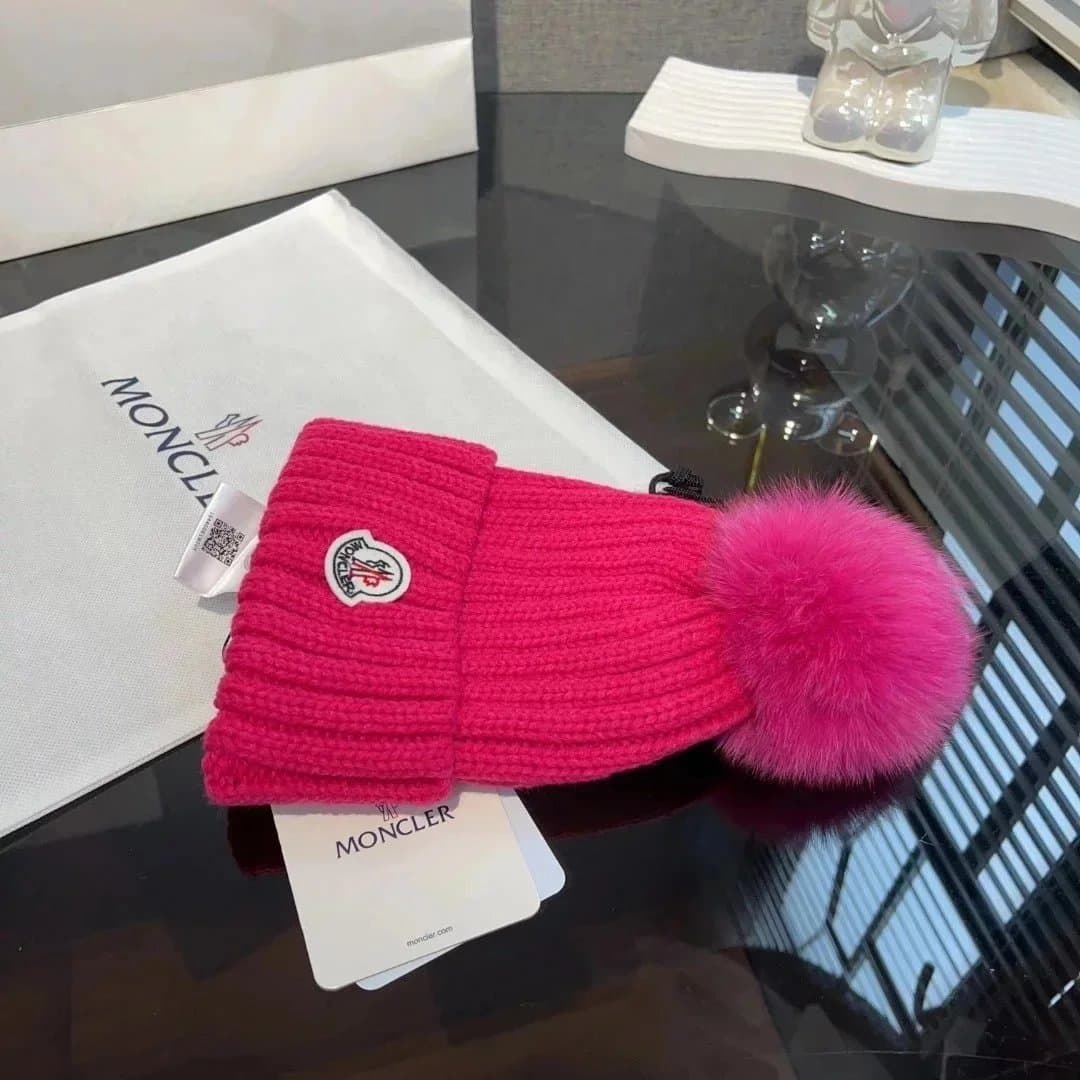 Moncler Beanie Logo Patch — 均码 · 29