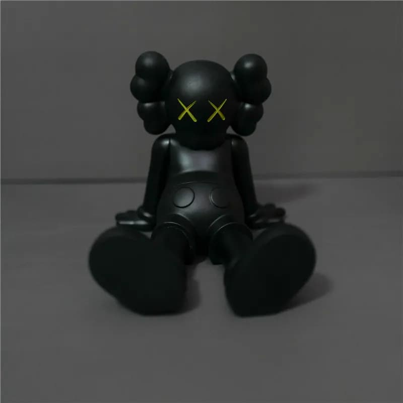 BAPE × KAWS Half-Brain Ape Figure Split Brain Design — 台北坐姿13cm-黑色