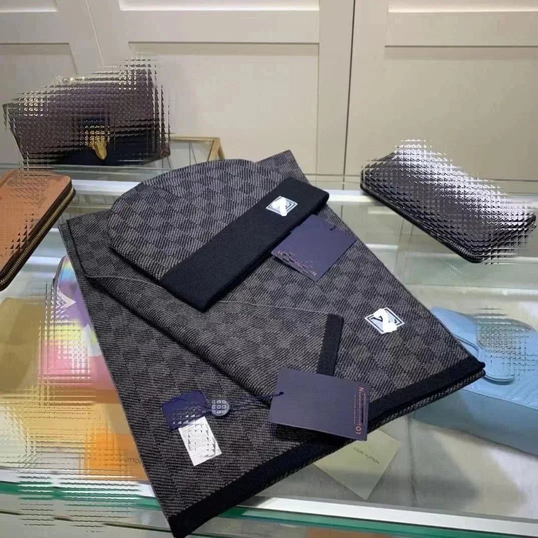 Louis Vuitton Scarf and Beanie Set Monogram Canvas — 均码 · 13