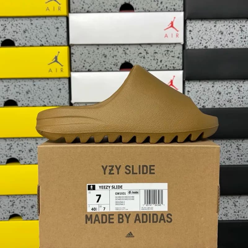Yeezy Slide Earth