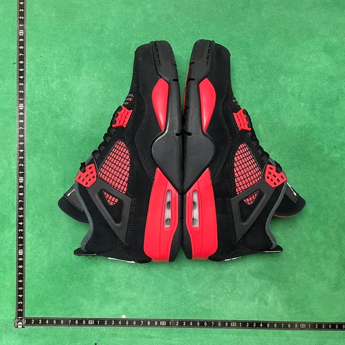 Air Jordan 4 Bred