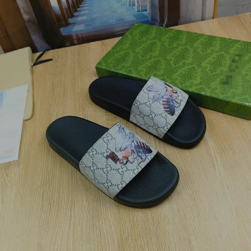 Gucci Slide Sandal GG Embossed — 蚊子图案