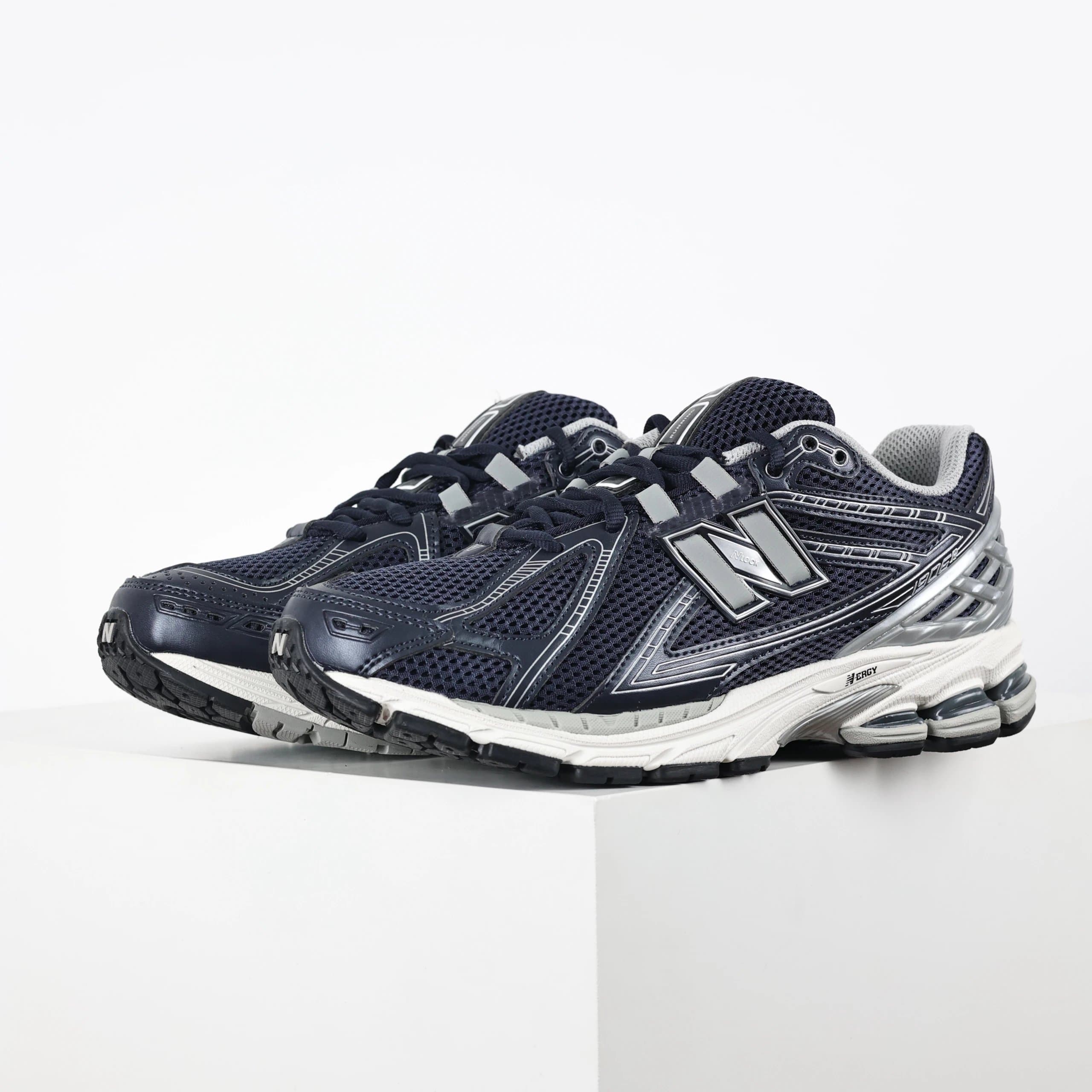 New Balance 1906R Metallic Silver — M1906RCA 藏青