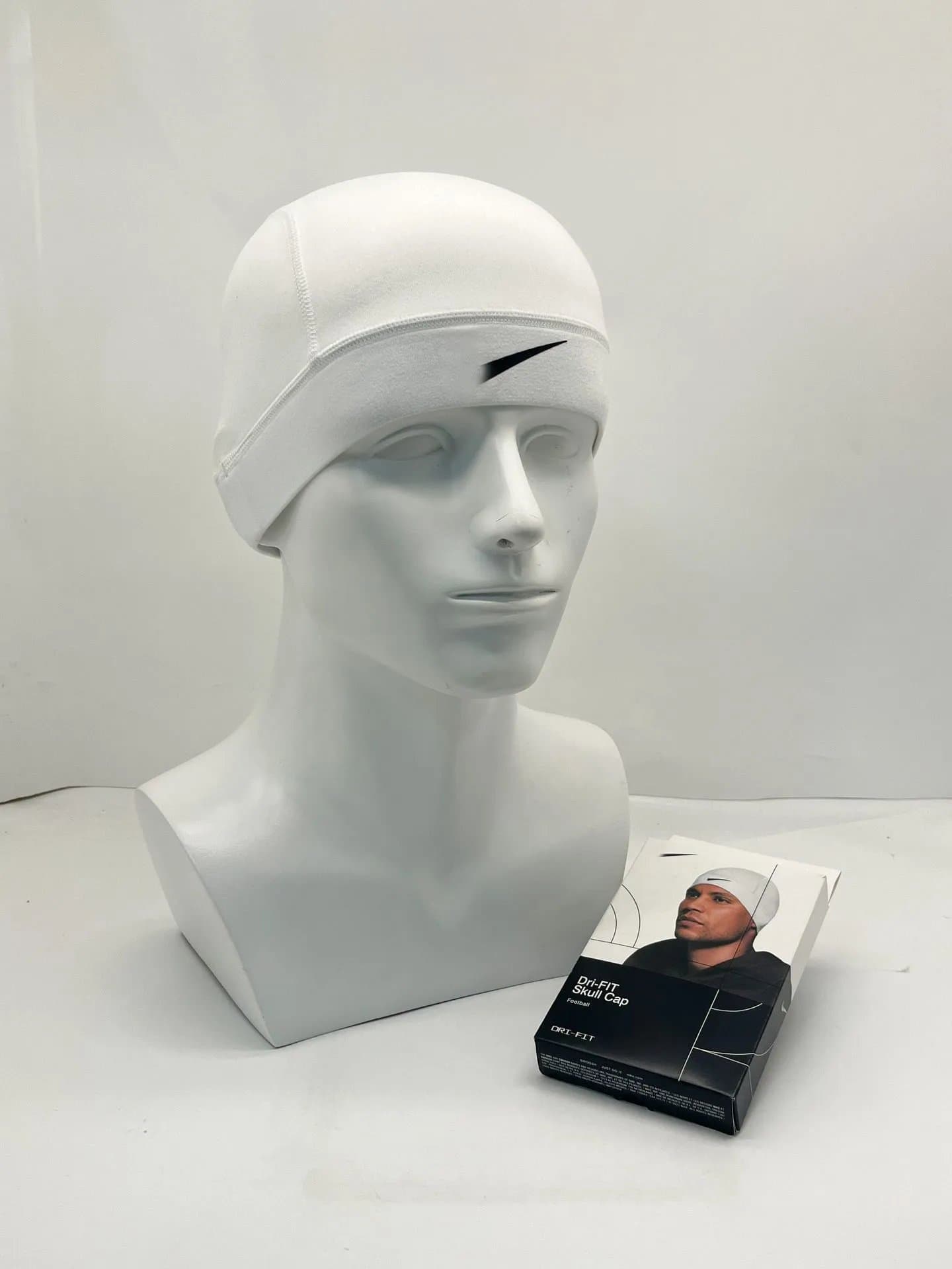 Nike Balaclava Solid — 均码【运输过程中盒子有轻微折损，属于正常现象】 · 白色小帽【盒子默认不包装】