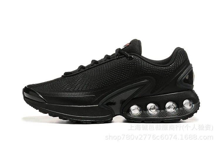 Yeezy 700 Wave Runner — 12黑月白勾