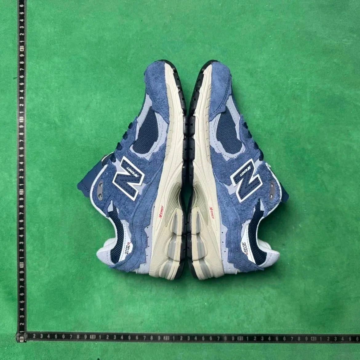 New Balance 2002R Triple White — 21号蓝色M2002RDK
