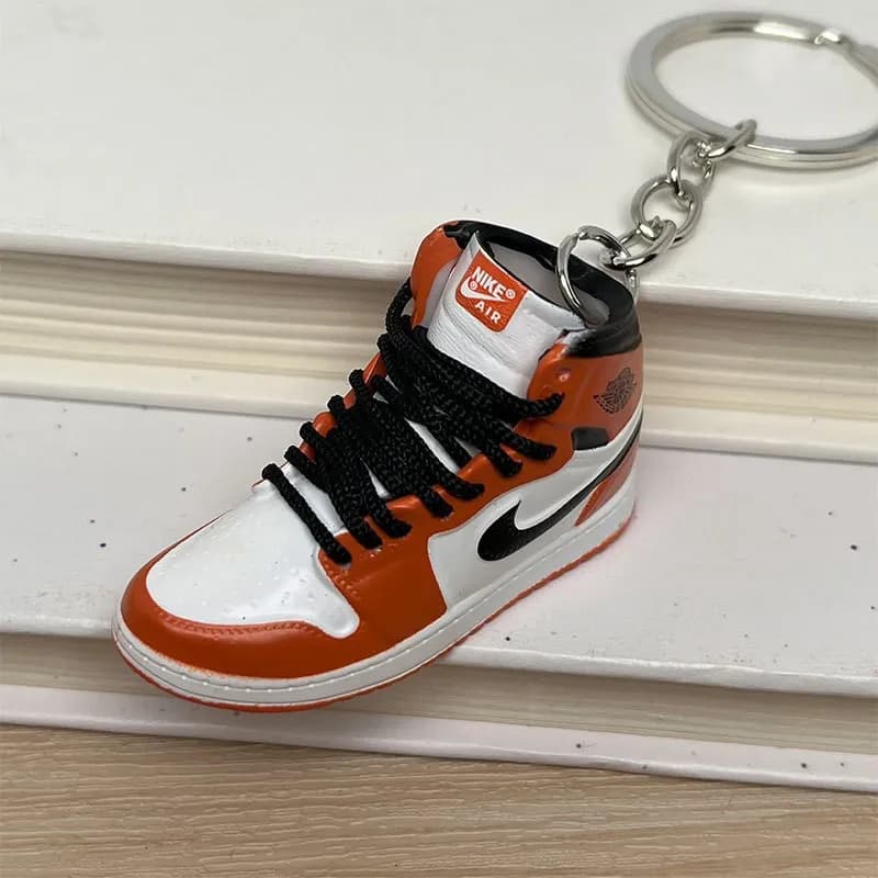 Air Jordan 1 Bred — 20. Broken white buckle