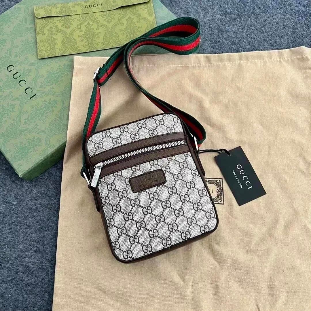 Gucci Bee Print Wallet GG Supreme Canvas — TH023