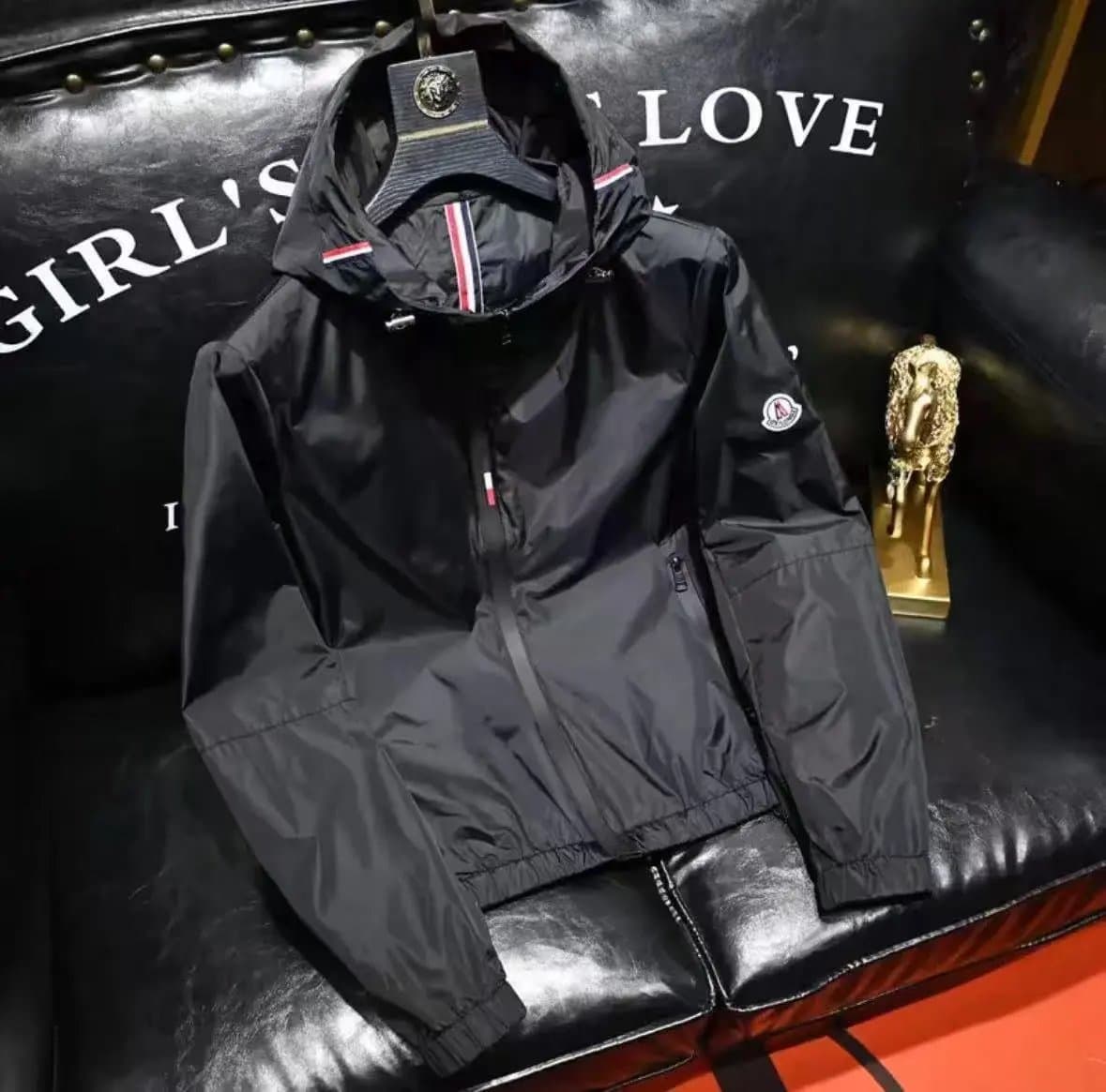 Moncler Puffer Jacket Glossy Red — Moncler 08黑色