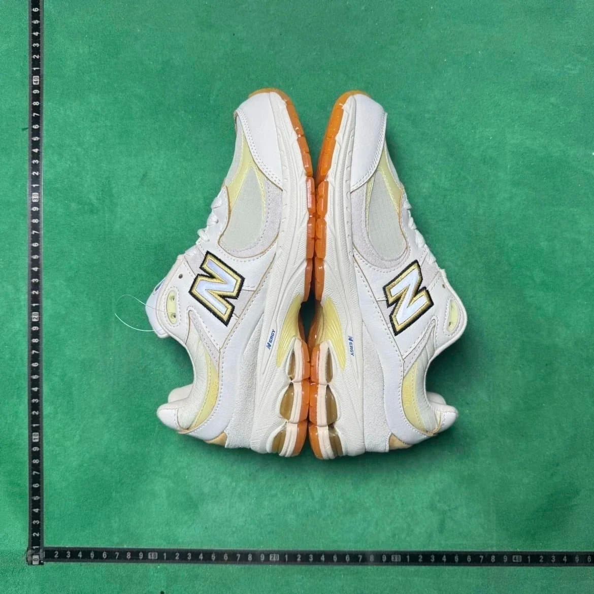 New Balance 2002R Cloud White — 29号白黄色M2002RJ1