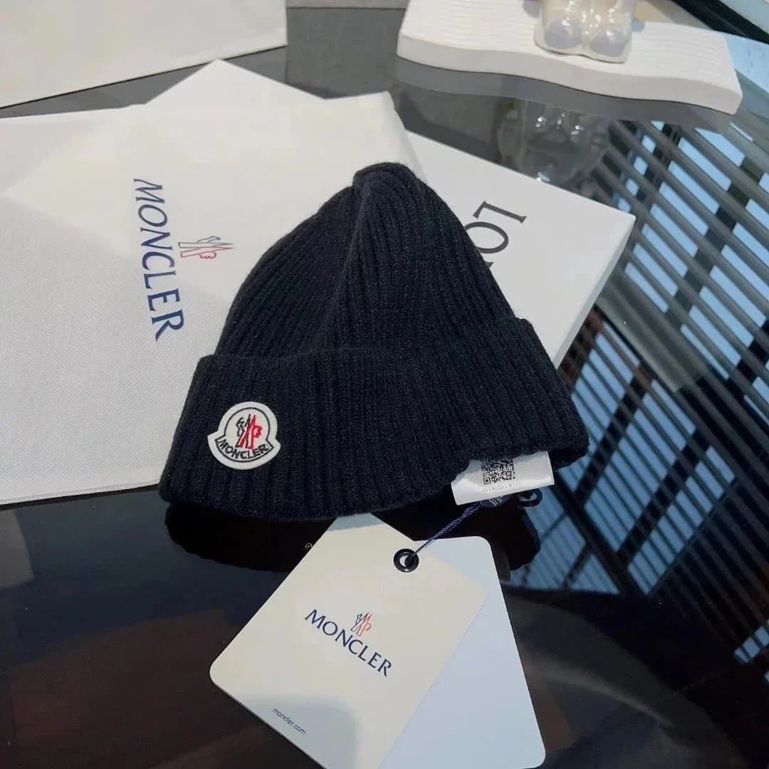 Moncler Beanie Logo Patch — 010