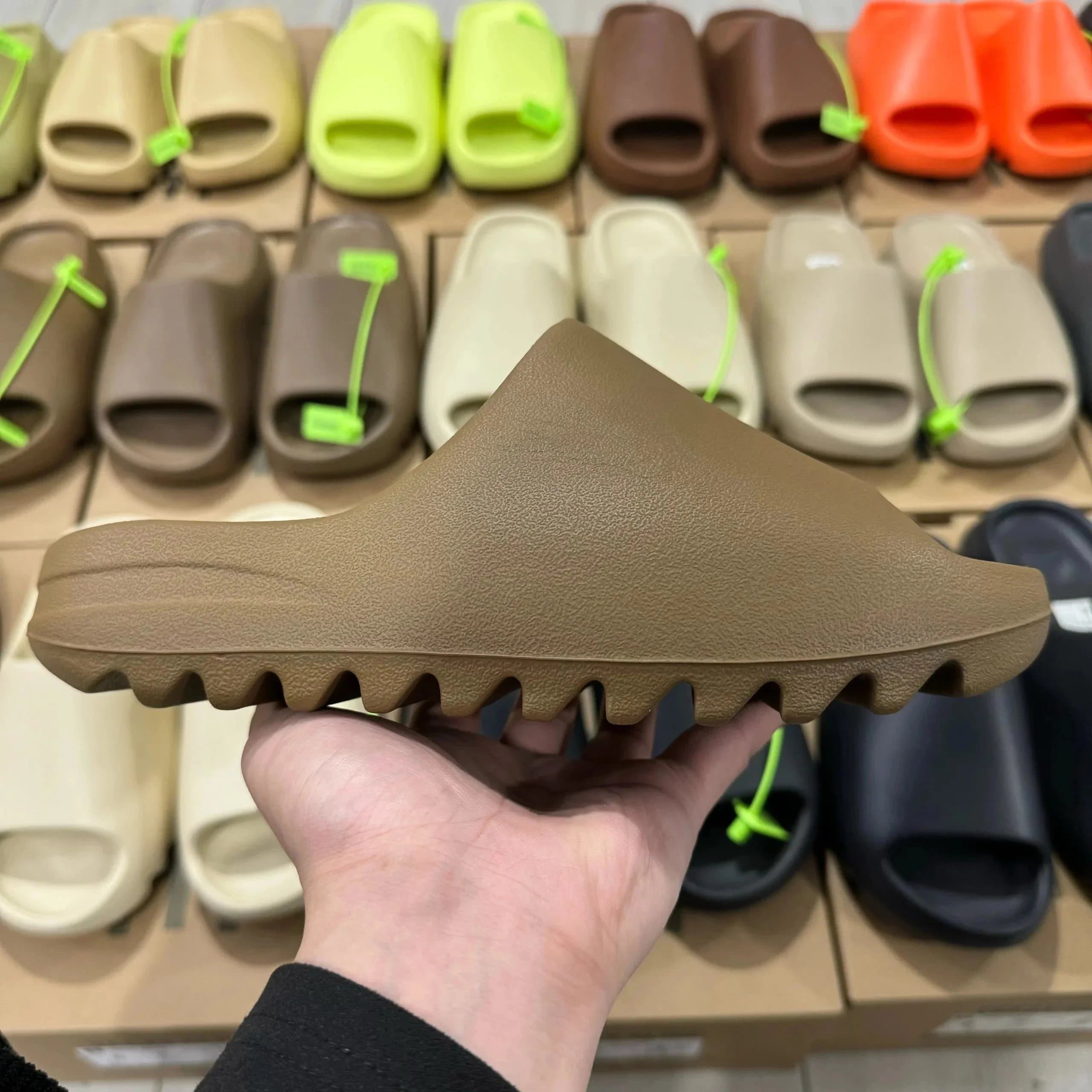 Yeezy Slide Glow — GW1931军褐色 磨砂
