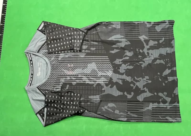 Under Armour HeatGear T-Shirt V-Logo — 28