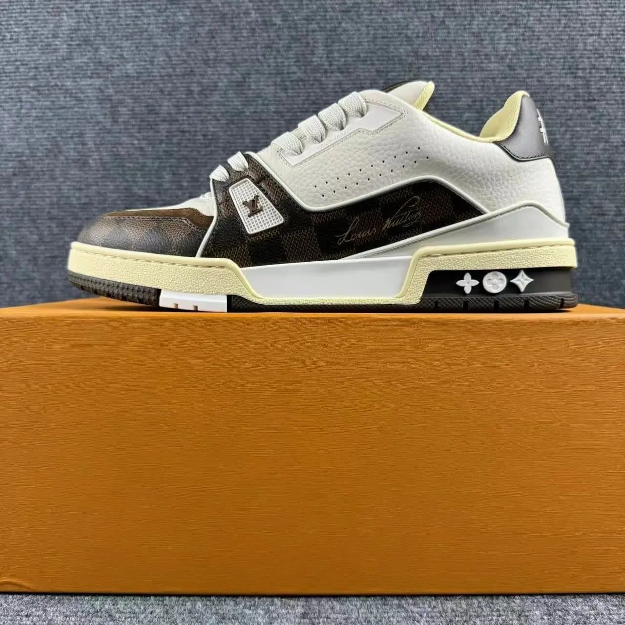 Louis Vuitton LV Trainer Monogram Leather — 磨砂棕