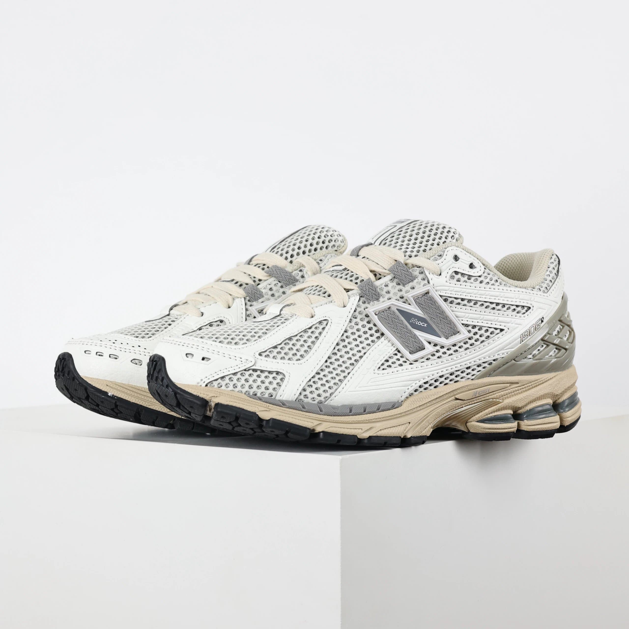 New Balance 1906R Metallic Silver — M1906RP 白灰