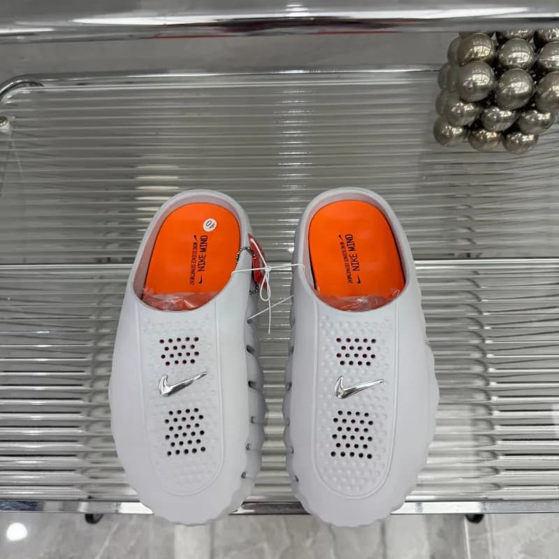 Nike Mondo White Orange