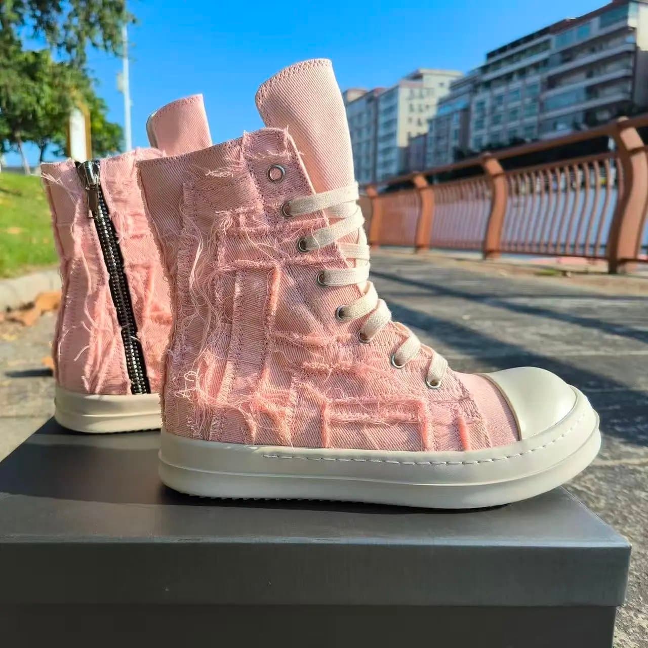 Hermès Low Sneaker Contrast Trim — 18