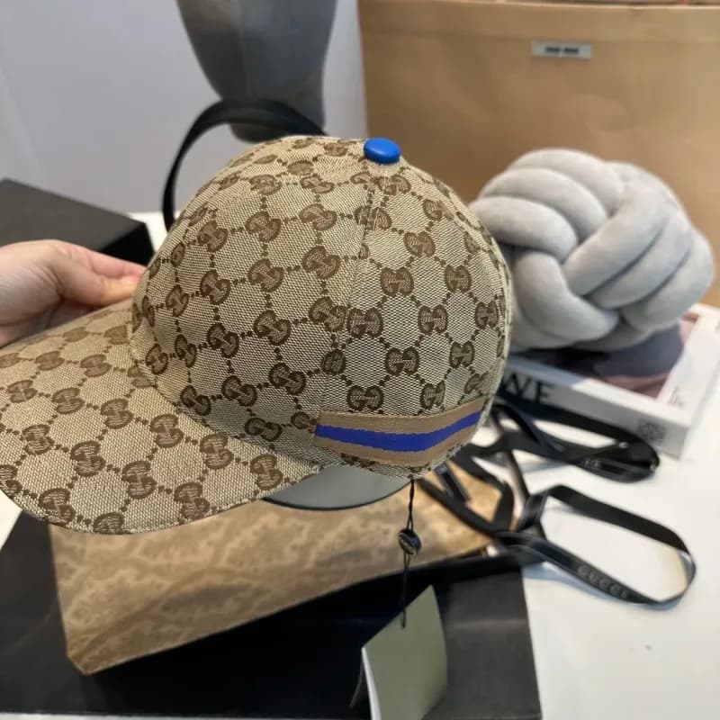 Gucci Baseball Cap GG Supreme — 31