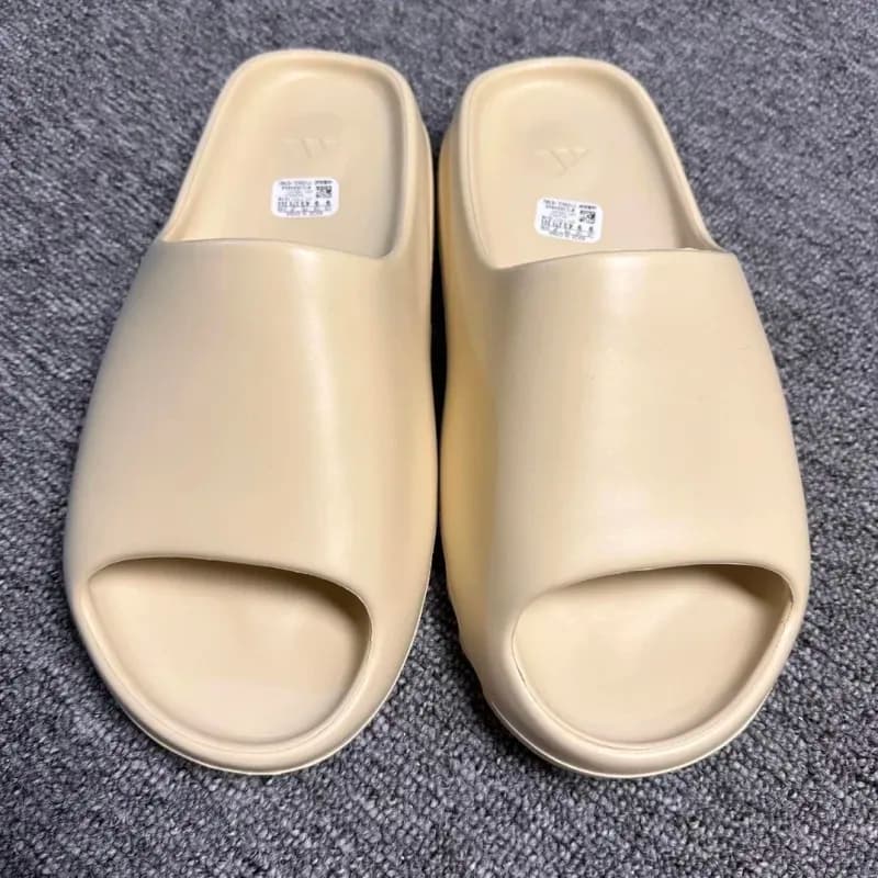 Yeezy Slide Bone