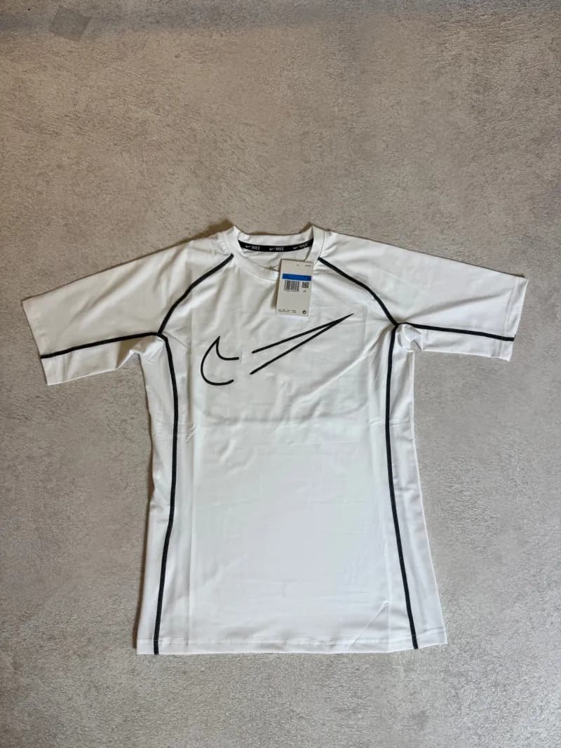 Nike Pro Top Swoosh Outline
