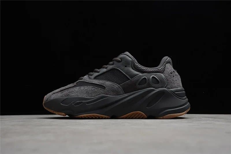 Yeezy 700 Wave Runner — LW · 黑生胶 黑武士 FV5304
