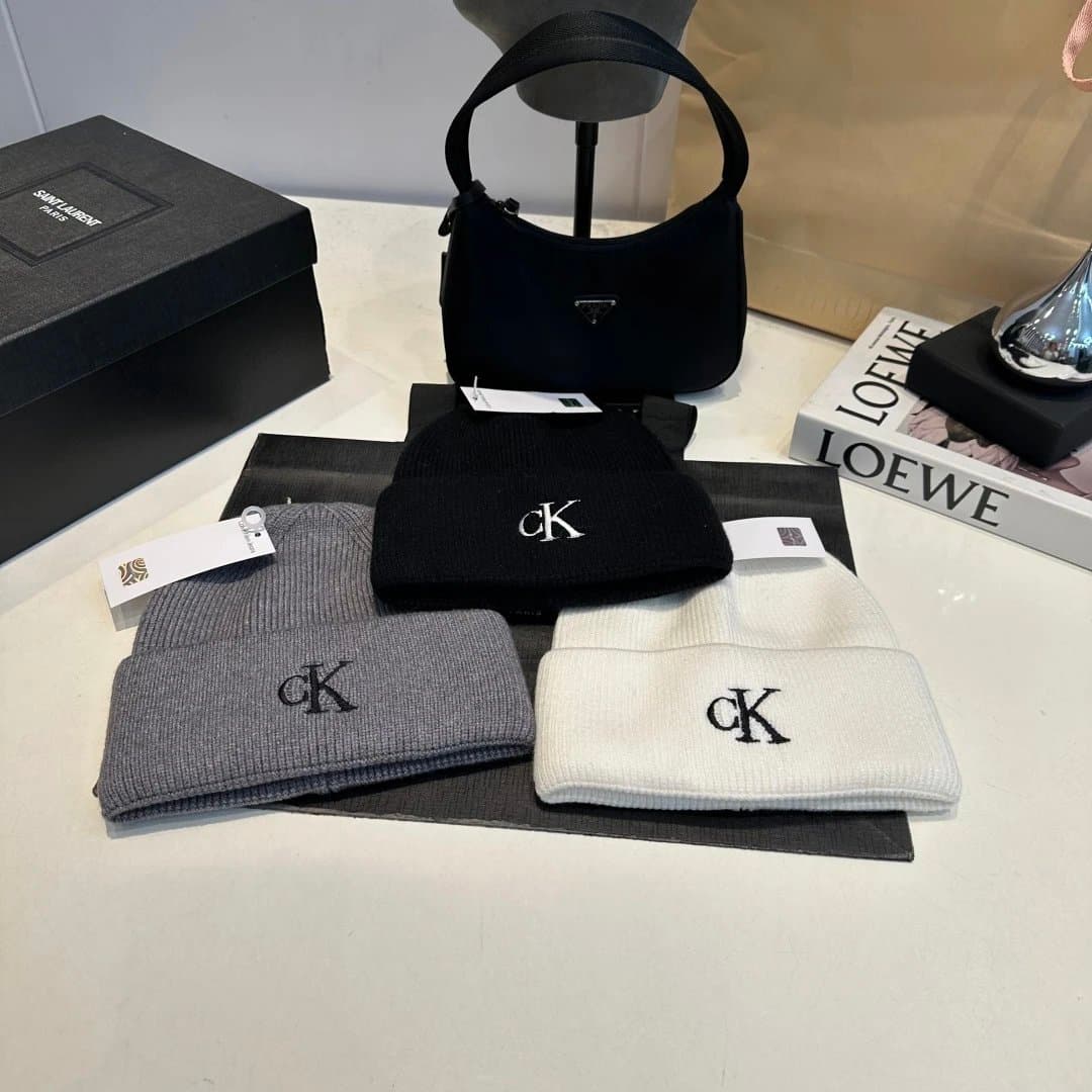 Loewe Ribbed Beanie Logo Patch — 10 black