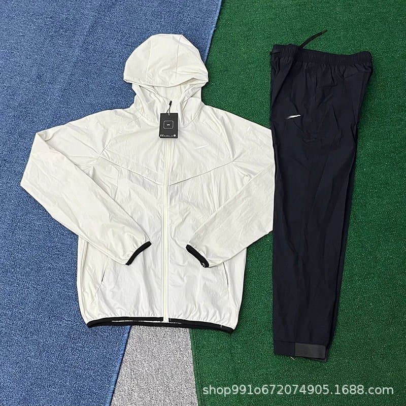 Nike Windrunner Jacket & Joggers Set Black — 浅灰色（81313套装）