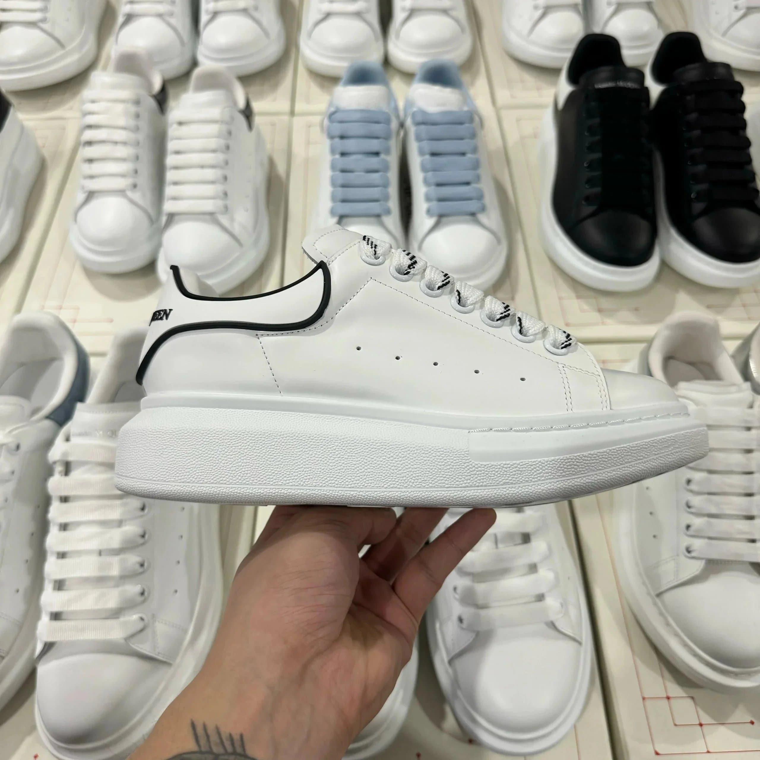 Alexander McQueen Sneaker Silver Panel — 白黑皮尾