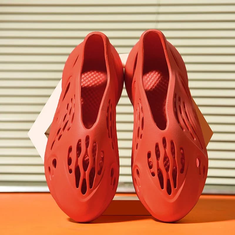 Yeezy Foam Runner Onyx — 红色