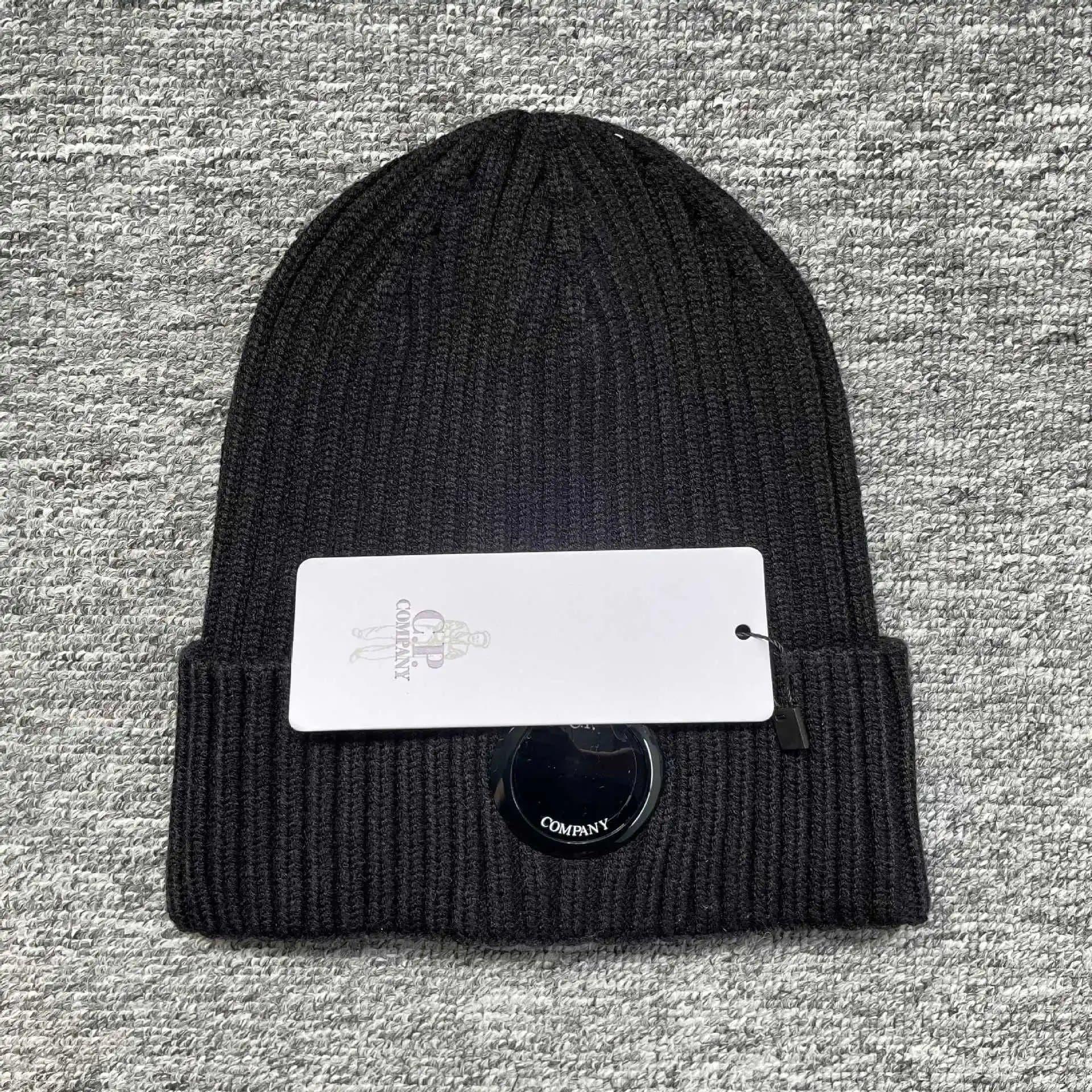 C.P. Company Ribbed Beanie Classic Cuff — 均码 · 黑色单镜