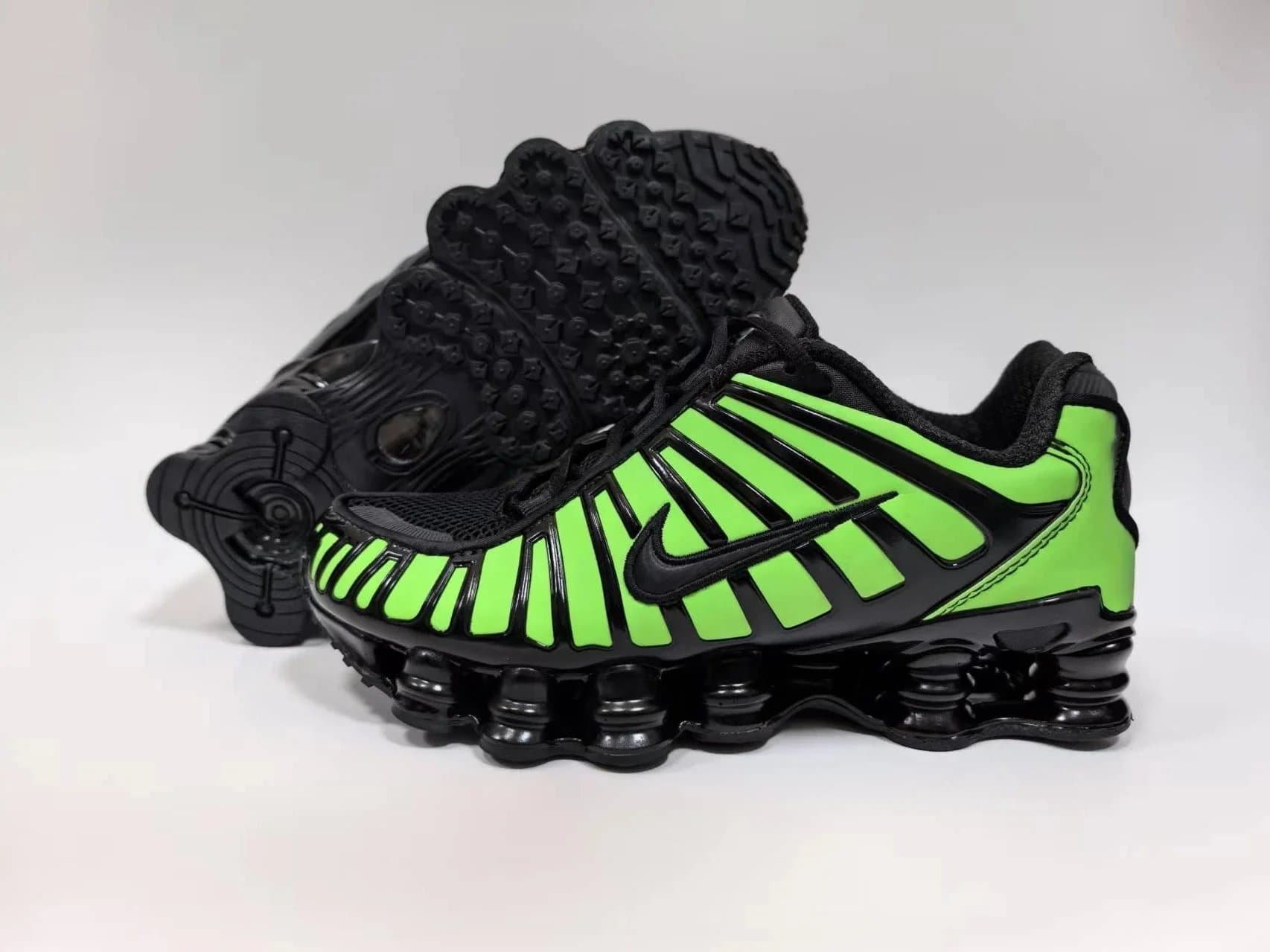 Nike Shox TL Black Red — 色温黑绿渐变色