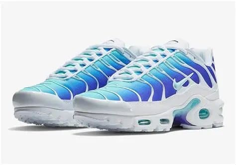 Nike Air Max Plus Volt — AQ9979-100