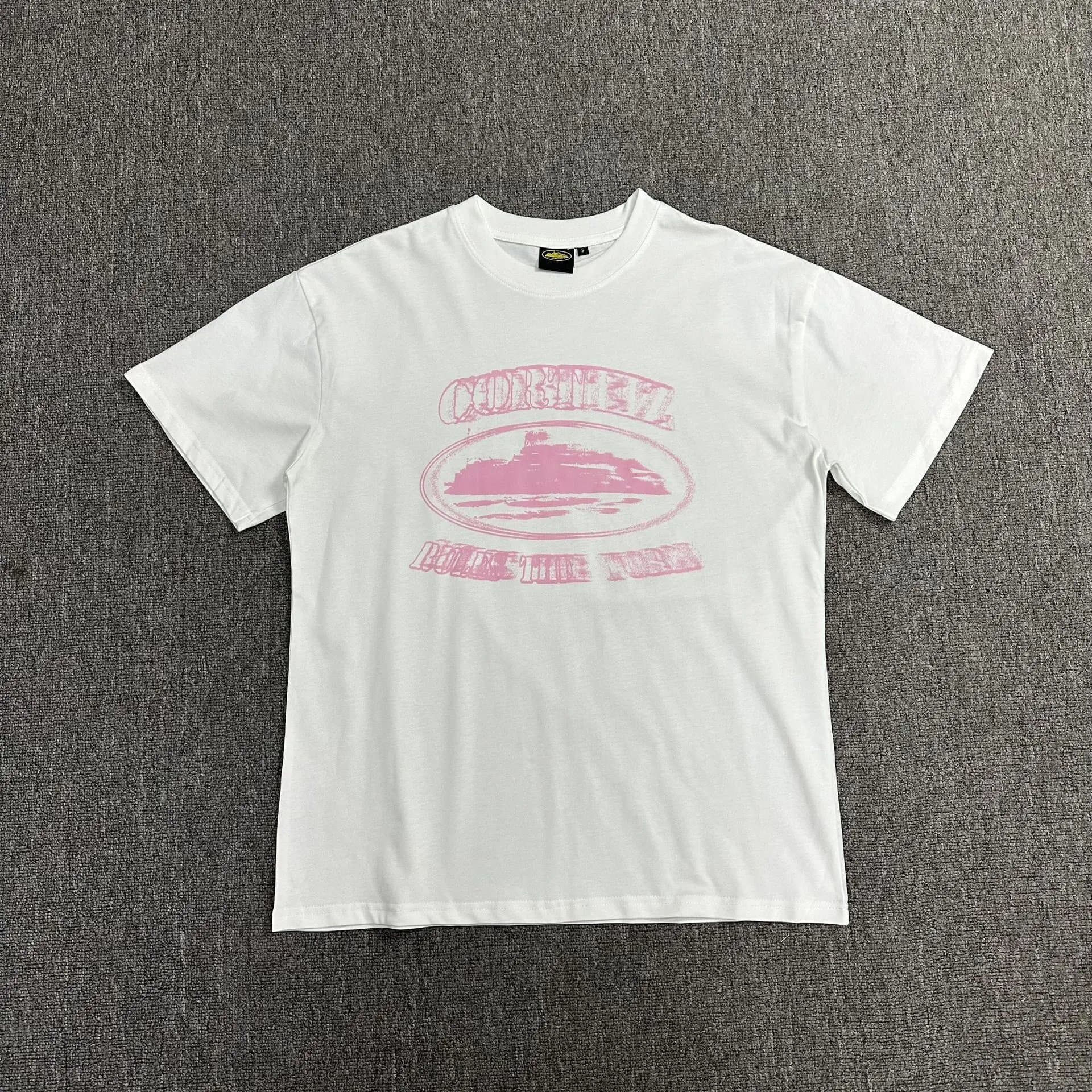 Corteiz Graphic Tee Rules the Waves — 3121 White Print Pink